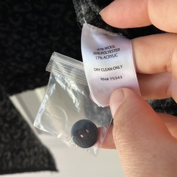 Woman’s Wool sweater wrap - Med black and grey - Picture 4 of 6